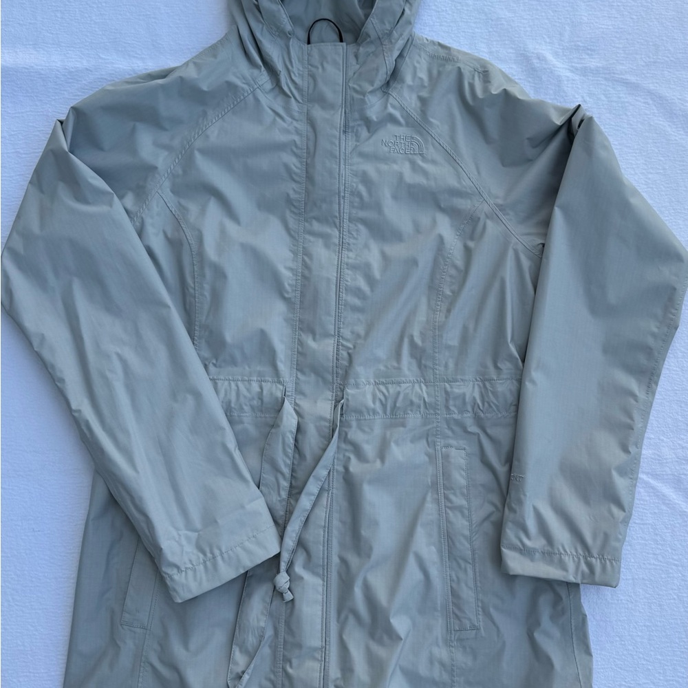 EUC Women’s The North Face Gray Rain Jacket M